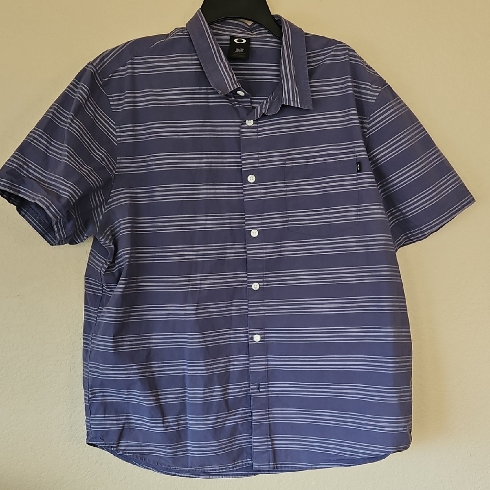 XXL Oakley Men's‎ Blue Striped Shirt